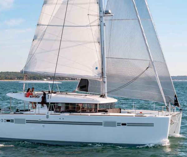 cover-bateaux-1437-600-Lagoon450-SporTop Lagoon 450 SporTop
